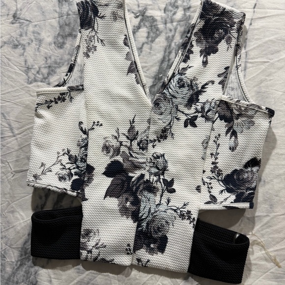 Love Tops - Love Black & White Floral V-Neck Cropped Tank
